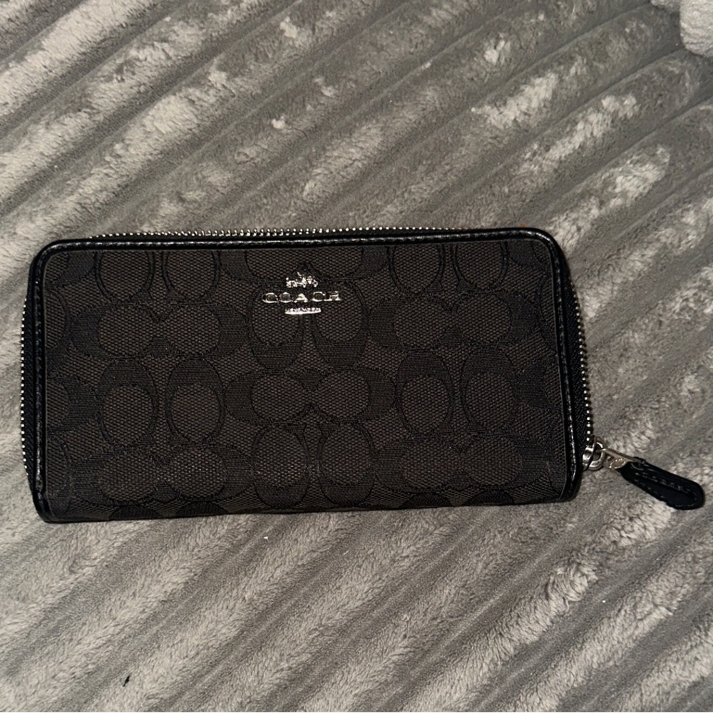 Coach Signature Black Zip Wallet